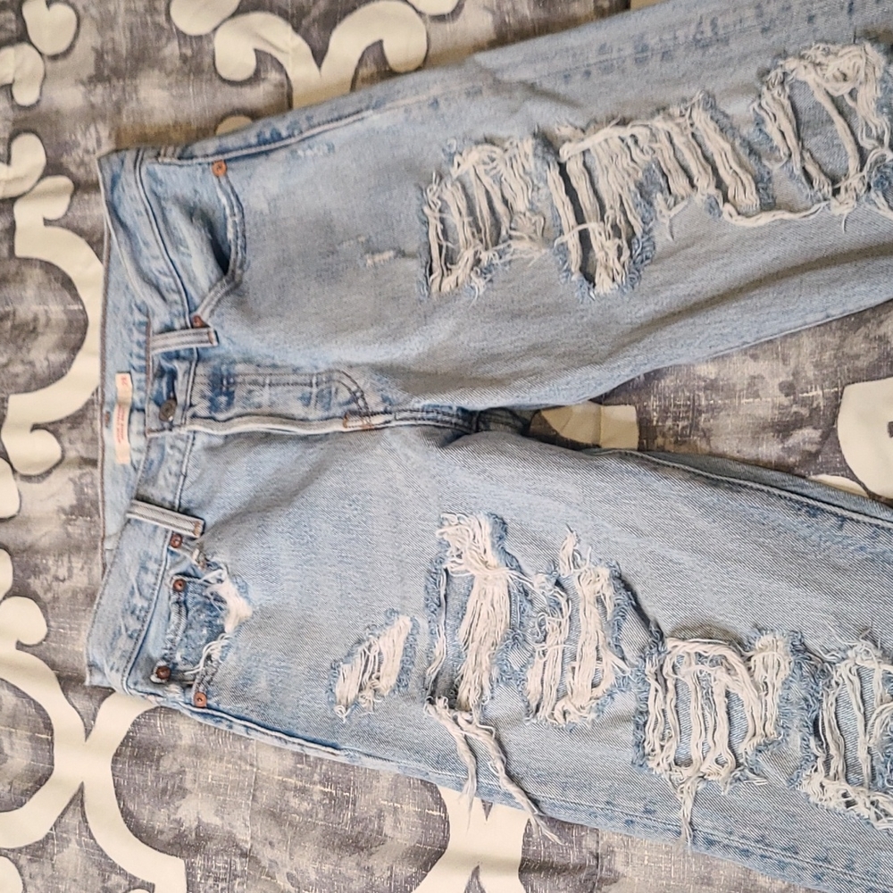 LEVIS Wedgie Straight Distressed Jeans